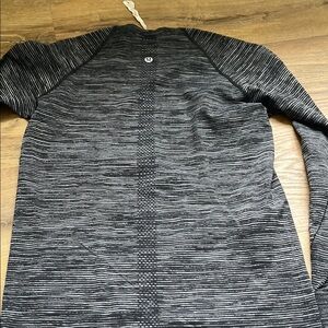 Lululemon blank and grey shirt